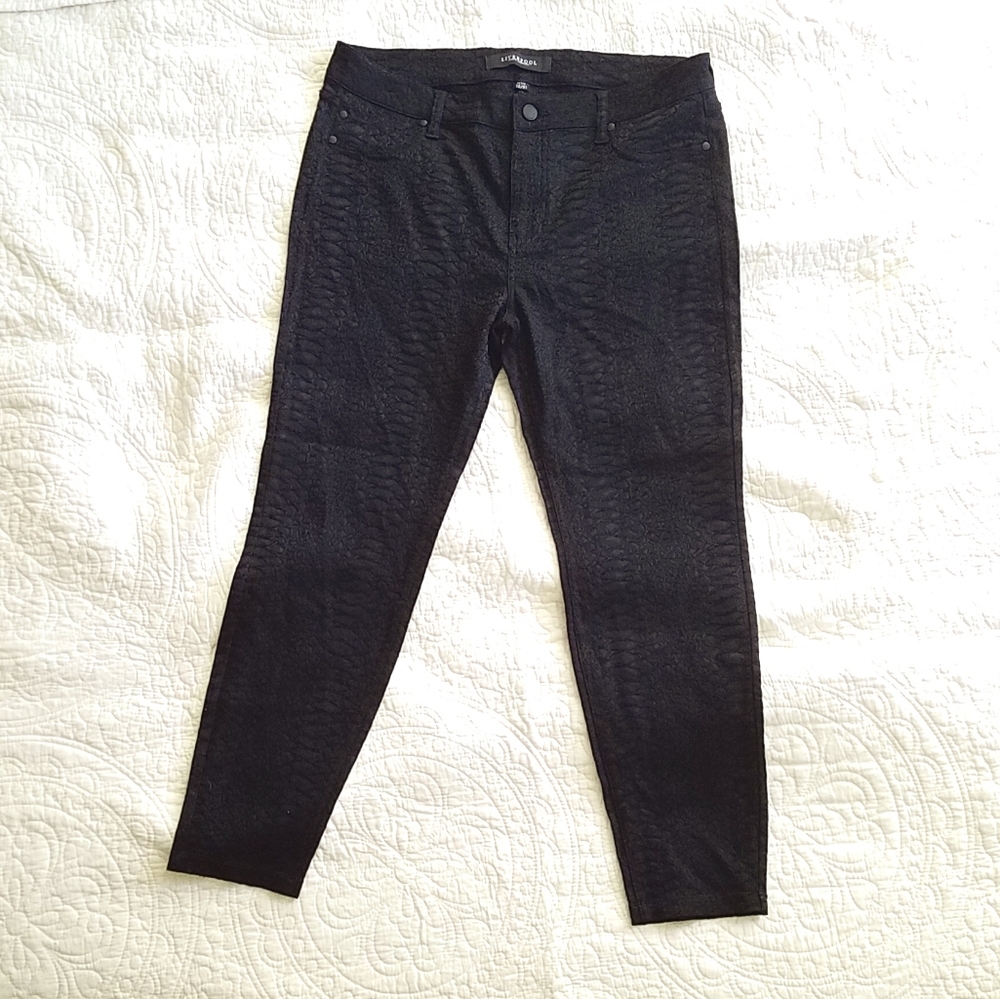 Leigh Textured Printed Skinny Pant

Size: 12P